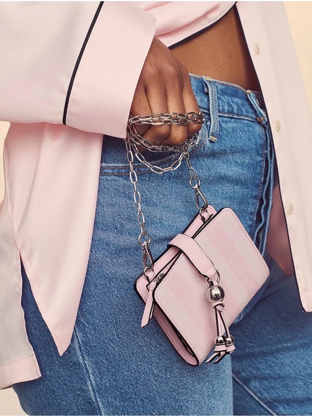 VICTORIA'S SECRET
Convertible Chain Wallet - Picture 4 of 4